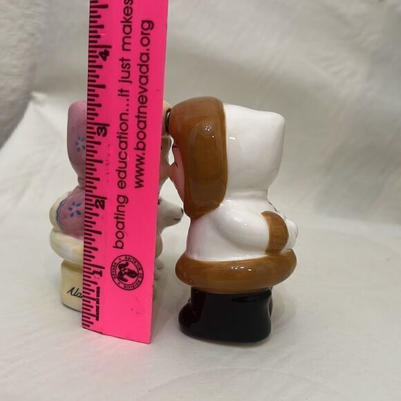 Magnetic Eskimo Alaska Salt Pepper Shakers 3 1/2 Inches Tall 4 Inches Wide Used - Picture 6 of 7